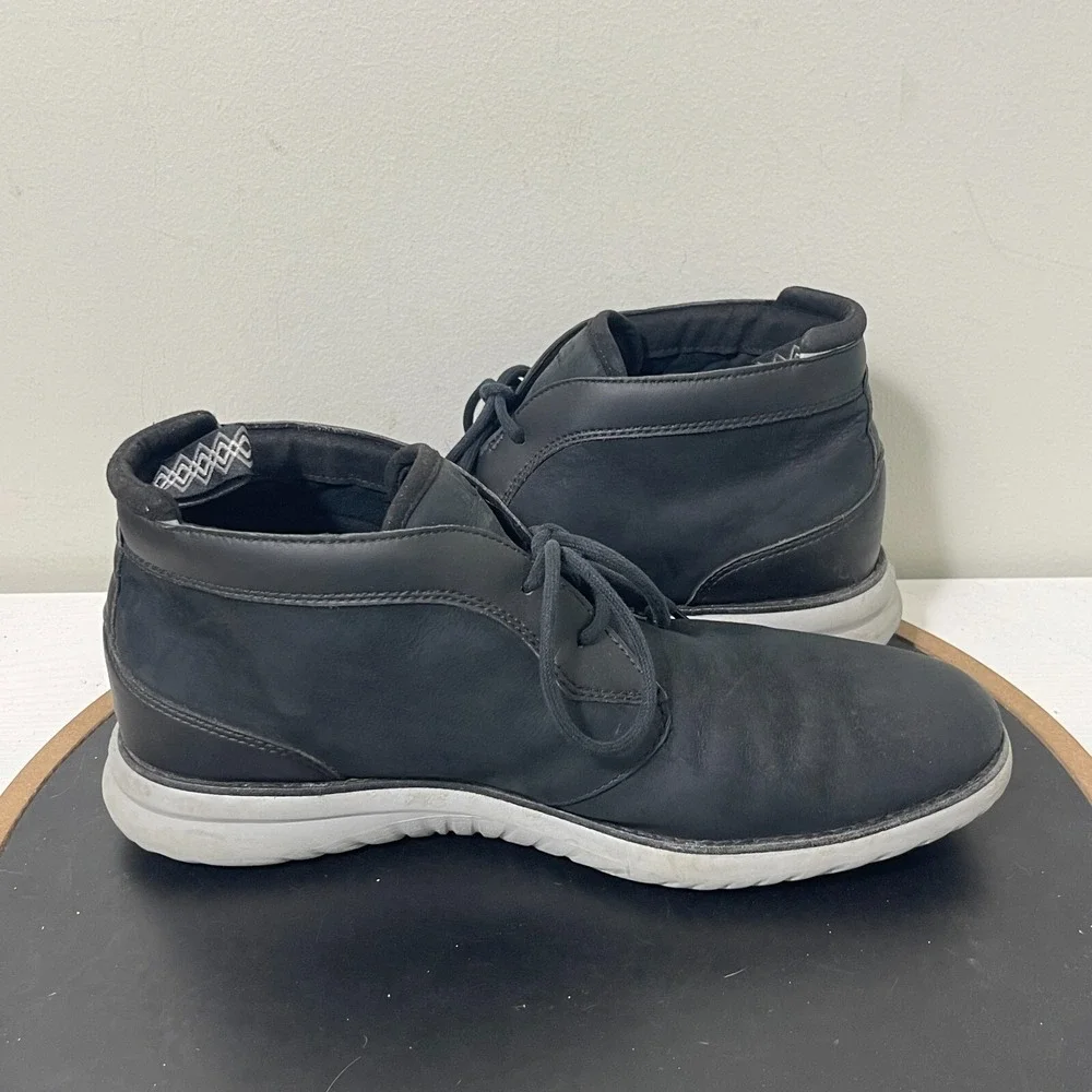 UGG Pismo Chukka Boots Men‎ Size 9.5 Leather Lace Up Black Minimalist Casual